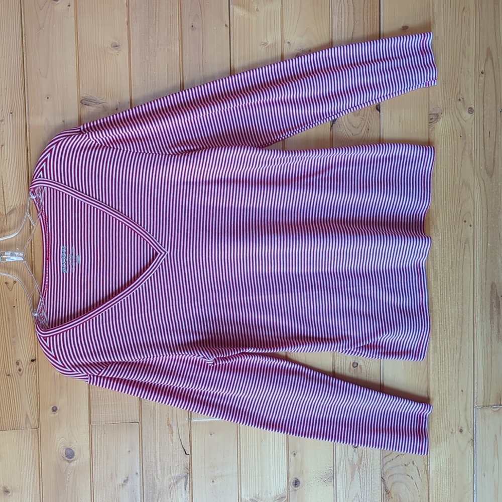 Old Navy "Perfect" V-Neck Tshirt